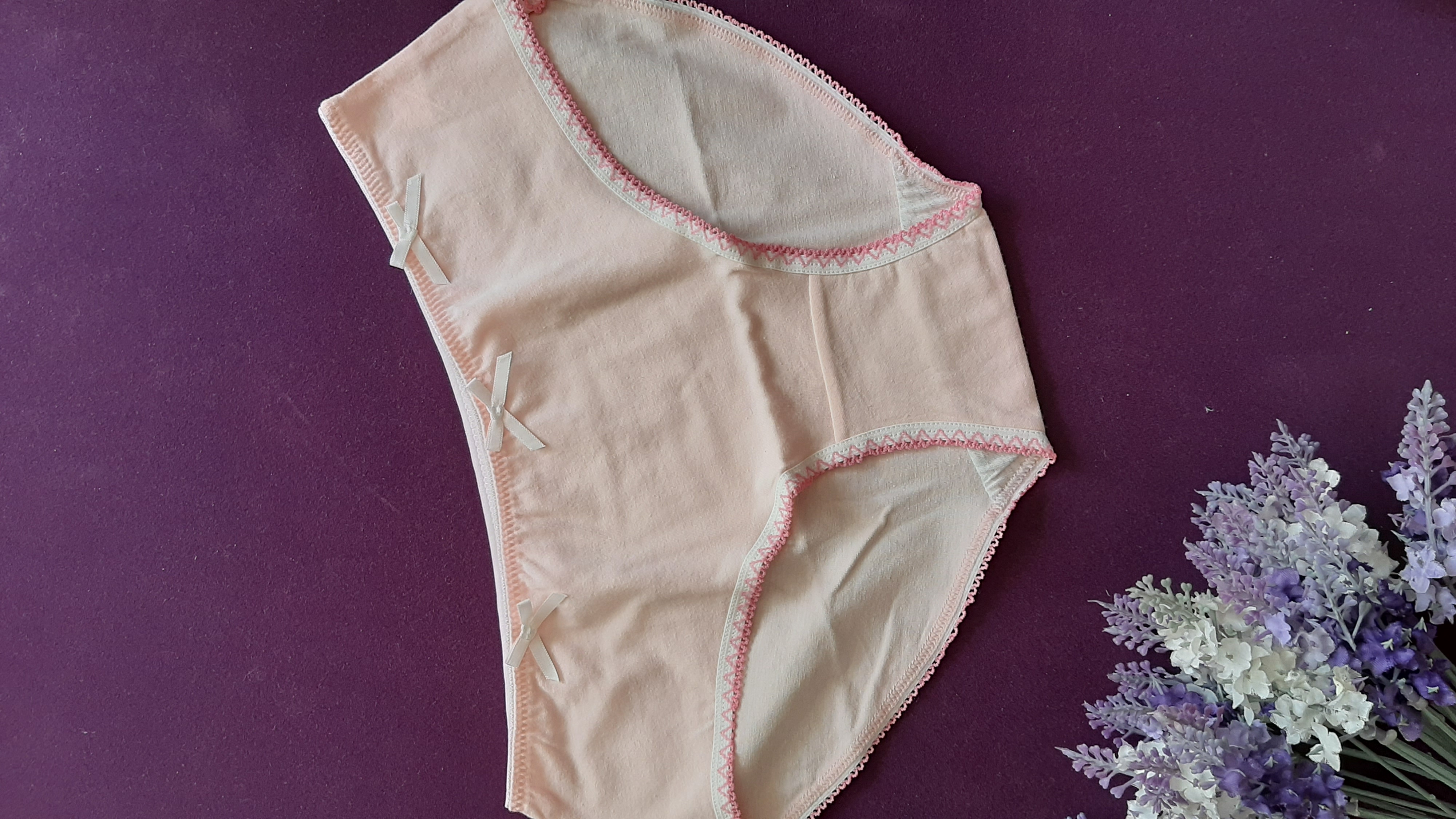 صورتی پاپیون سفید