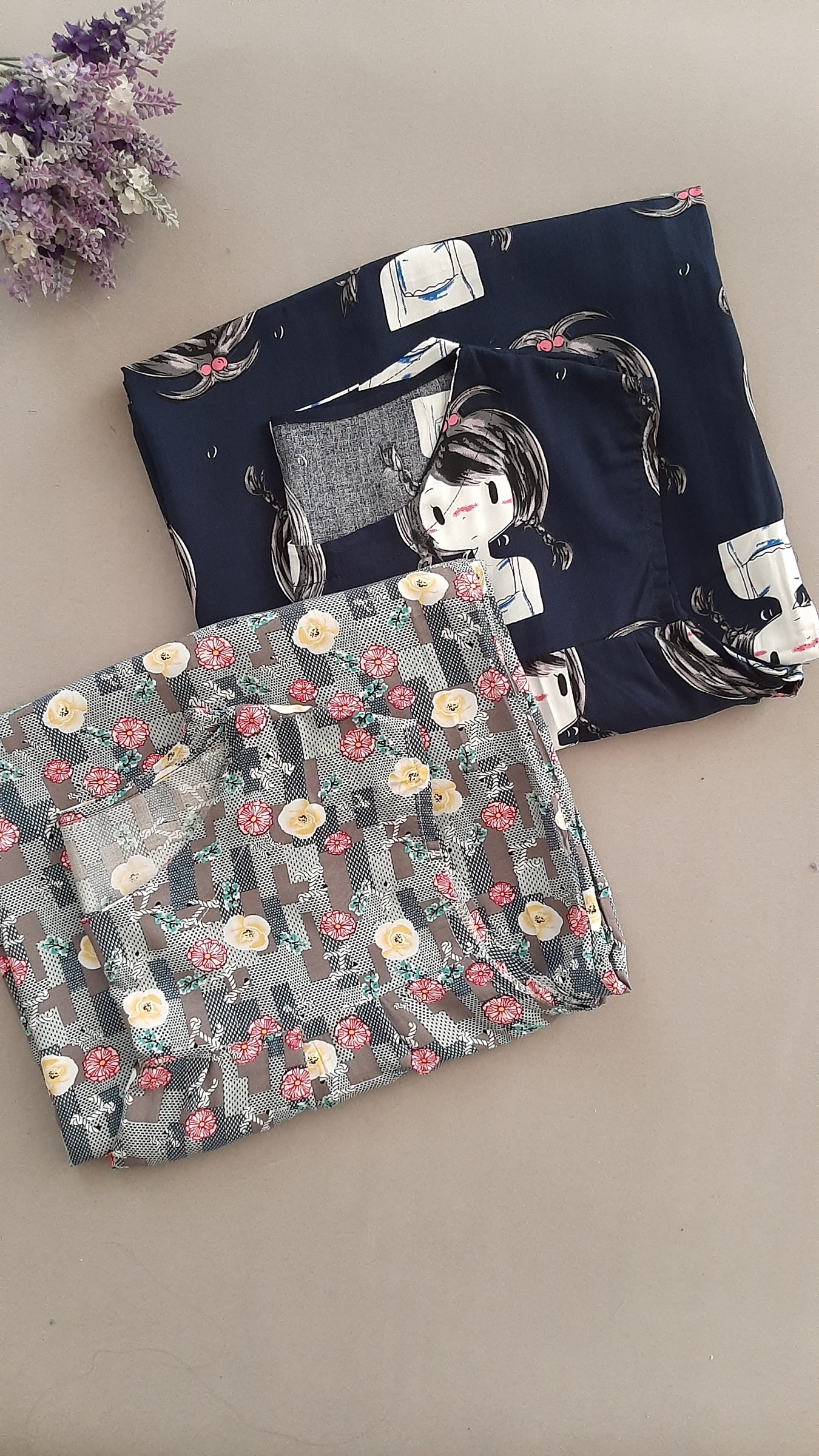 دختر،گل صورتی